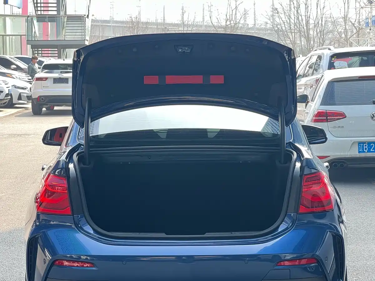 BMW 1 Series 2021 125i M Sport Black Night Edition фото 6
