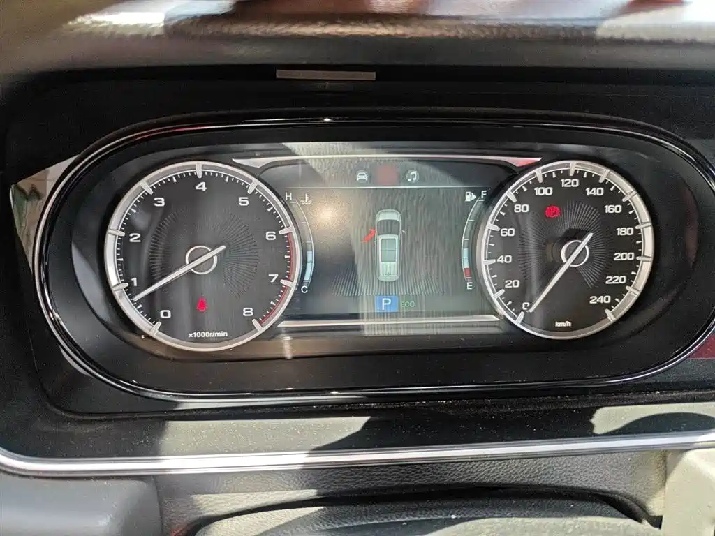 GAC Trumpchi Trumpchi M6 2021 270T DCT Luxury Edition (7-Seater) фото 4