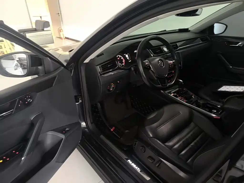 Photo 12 - Volkswagen Passat