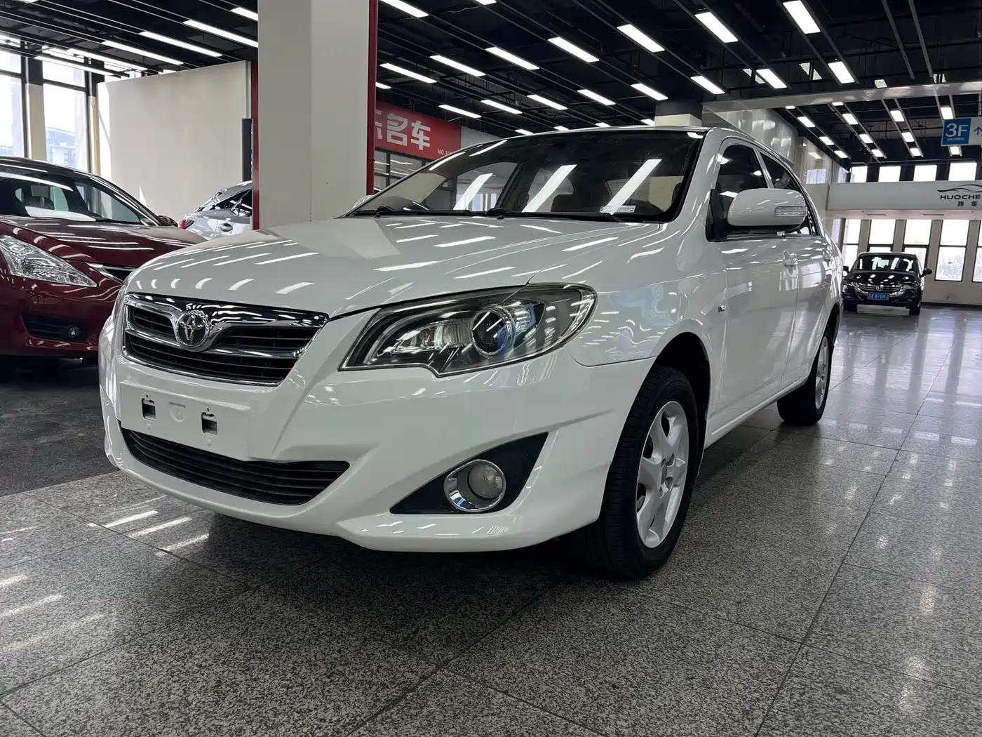 Toyota Corolla 2013 1.6L Automatic Luxury фото 2