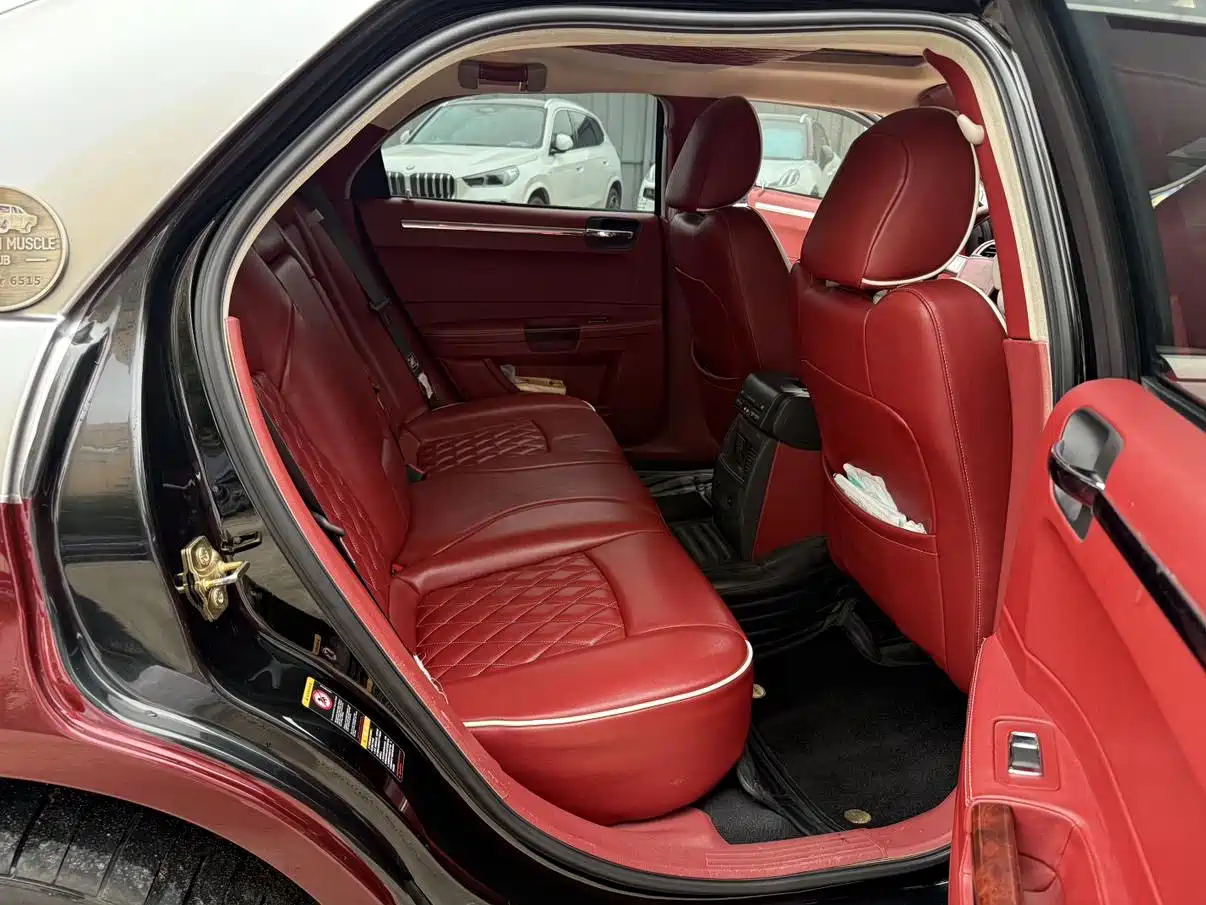 Chrysler 300C 2006 2006 Model 5.7L Luxury Navigator Edition