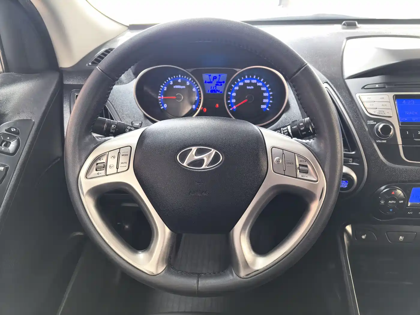 Hyundai Beijing Hyundai ix35 2013 2.0L Automatic 2WD Leading GLX China V фото 7