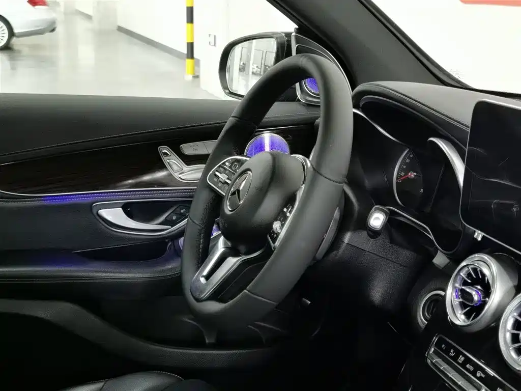 Mercedes-Benz GLC 2018 Facelift GLC 260 4MATIC Luxury фото 22