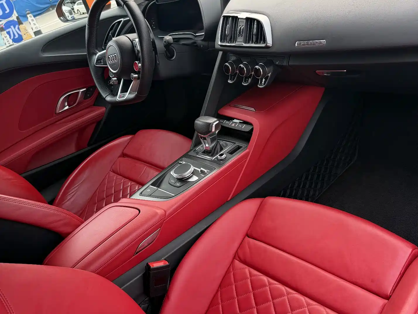 Фото 14 - Audi R8