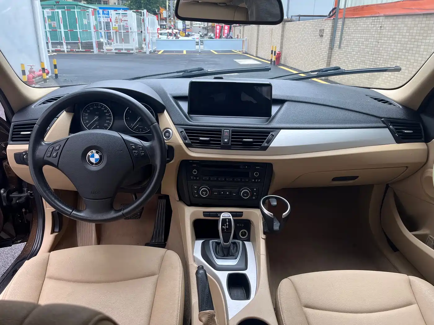 BMW X1 2012 sDrive20i Leading Model фото 5