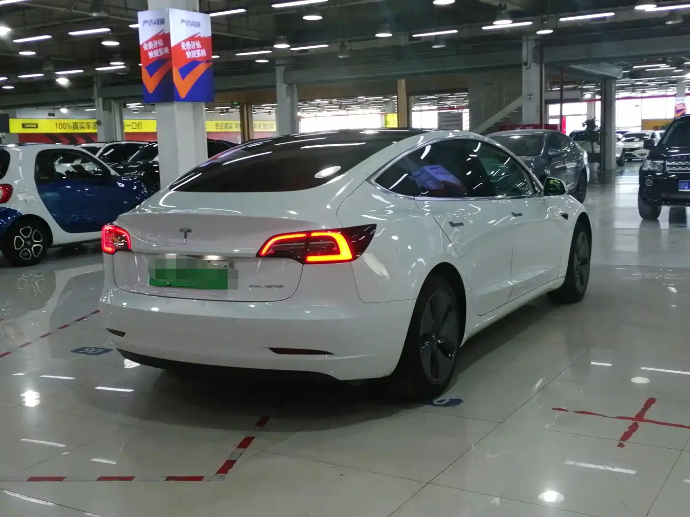 TESLA MODEL 3