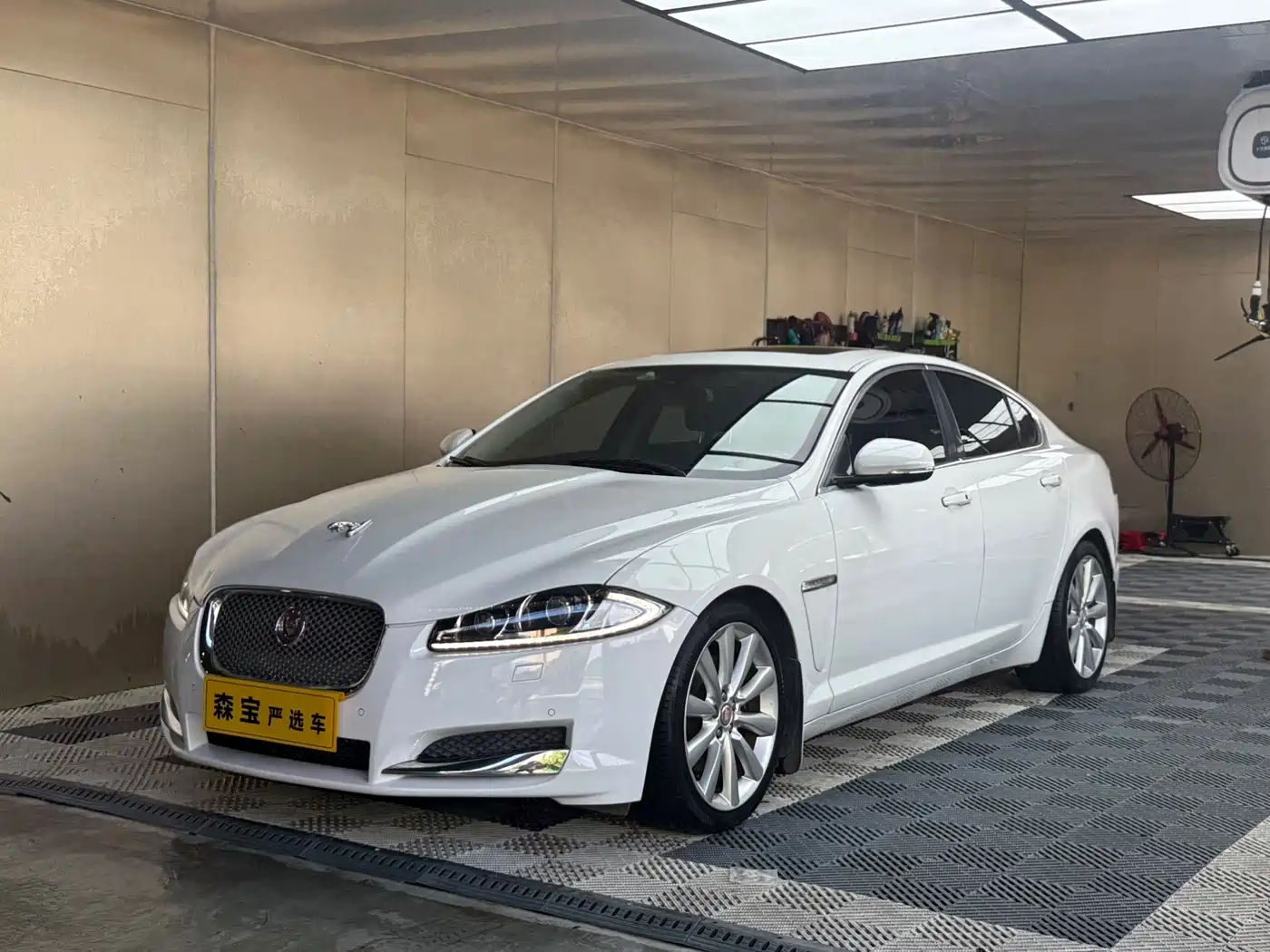 Jaguar XF 2016 2015 XF 2.0T Style Edition