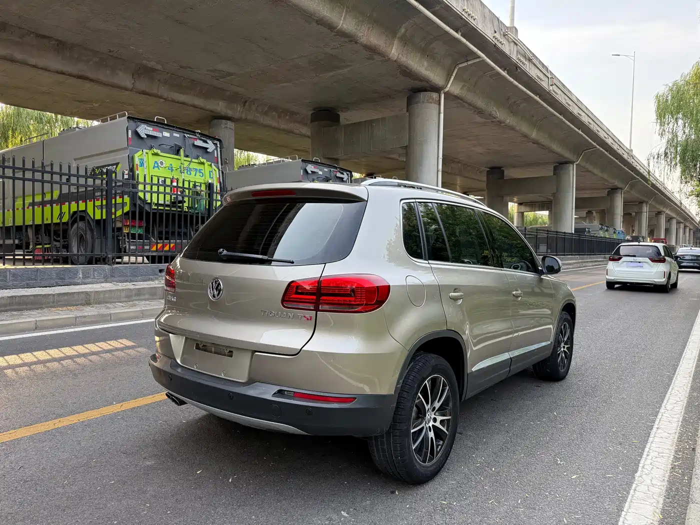 Volkswagen Tiguan 2015 1.8TSI Automatic 2WD Highline фото 5