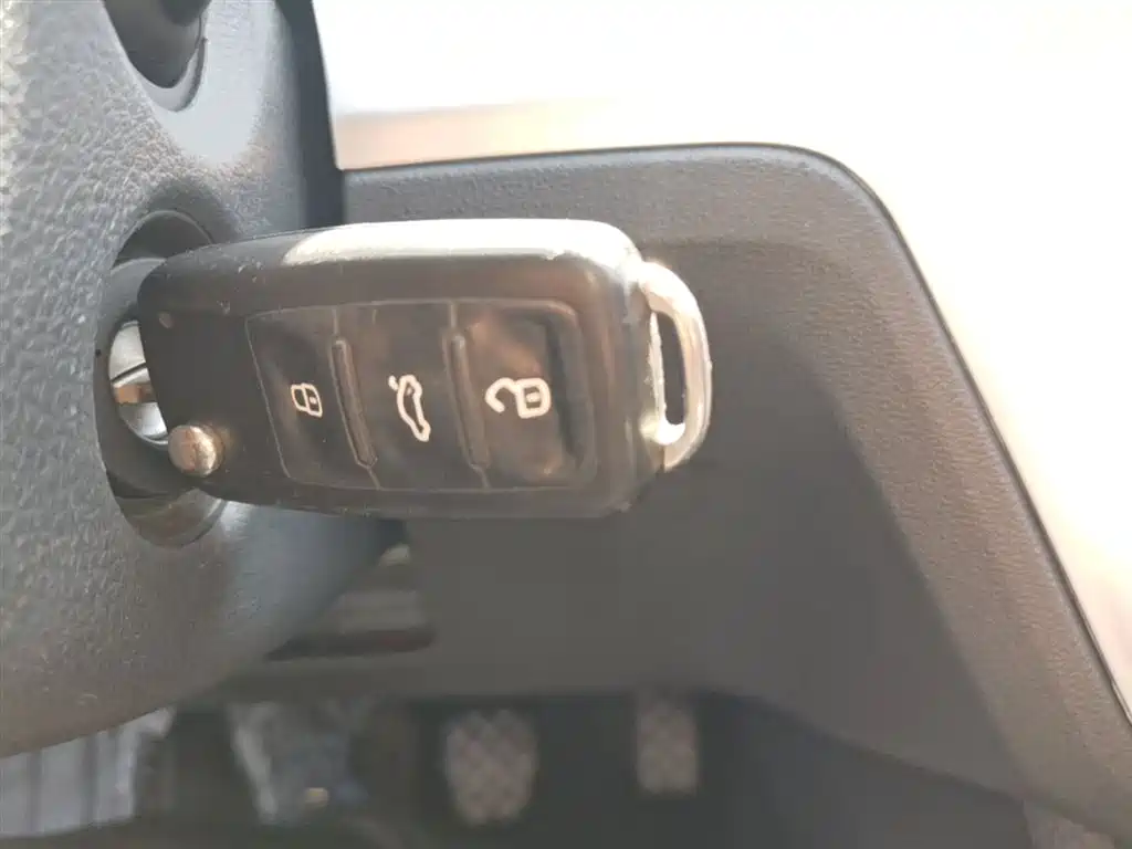Volkswagen Lavida 2015 1.6L Manual Comfort Edition фото 9