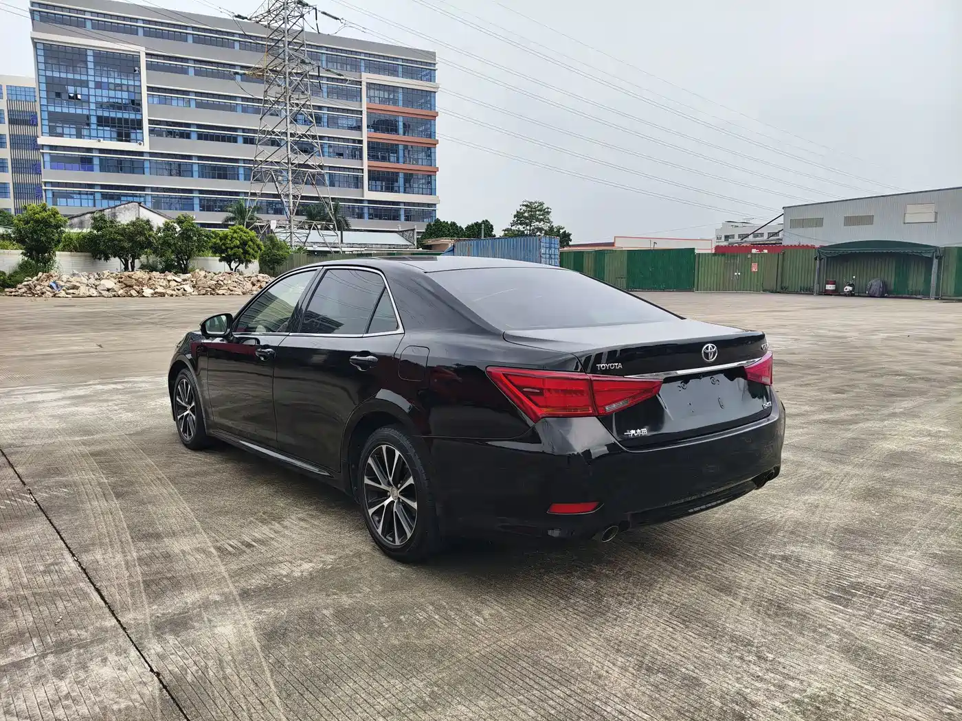 Фото 4 - Toyota Crown