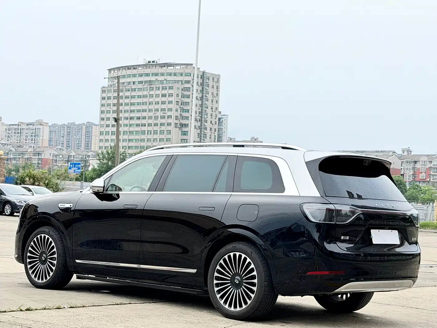 AITO Wenjie AITO M9 2025 Extended Range Ultra 52kWh 6-Seater фото 24