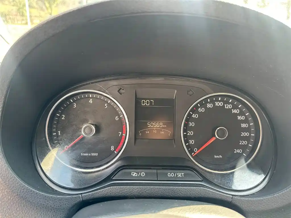 Volkswagen Polo 2016 1.6L Cross Polo Automatic фото 17