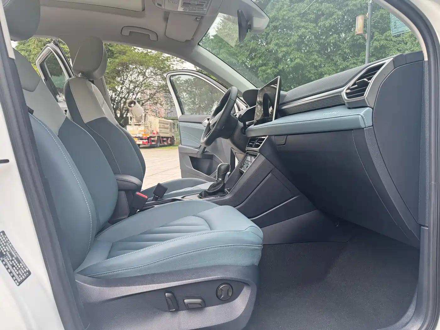Volkswagen Tharu 2024 300TSI 2WD Moon Premium Edition фото 13