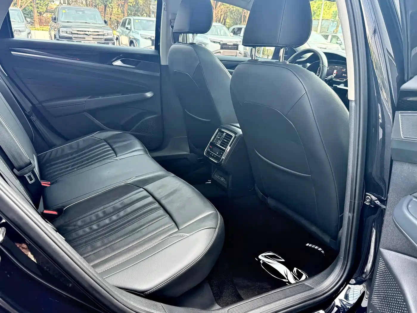 Volkswagen Passat 2024 330TSI Starlight Elite Edition фото 8