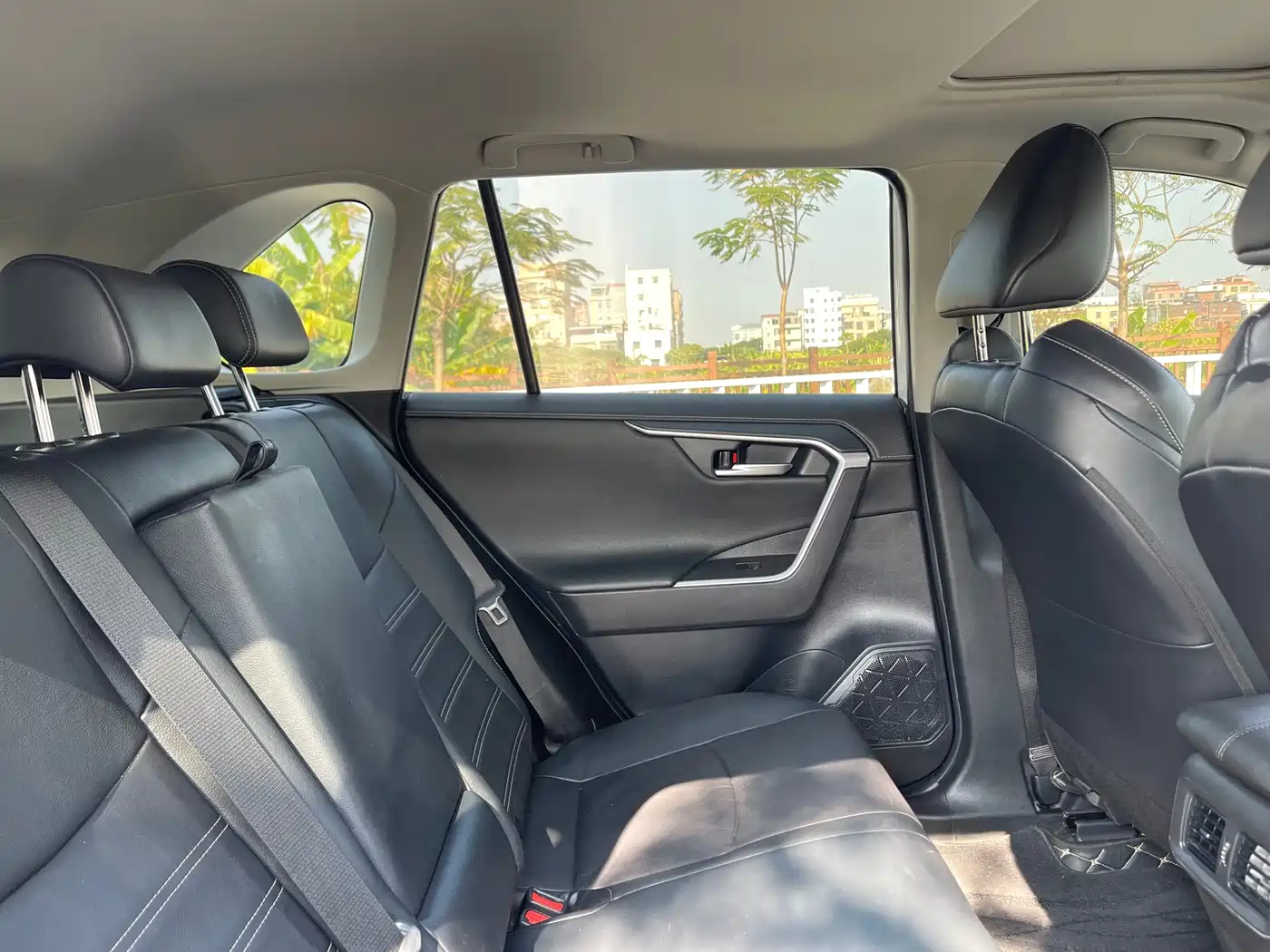 Toyota Wildlander 2022 2.0L CVT AWD Luxury Edition фото 14