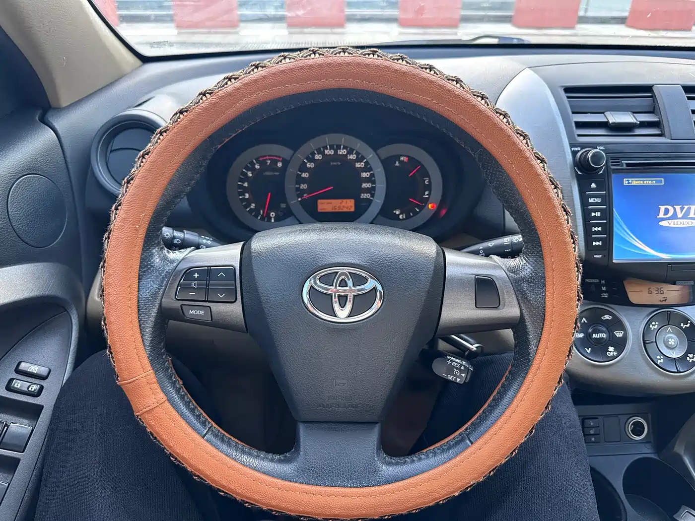 Toyota RAV4 Rongfang 2011 2.0L Manual Luxury Edition фото 12