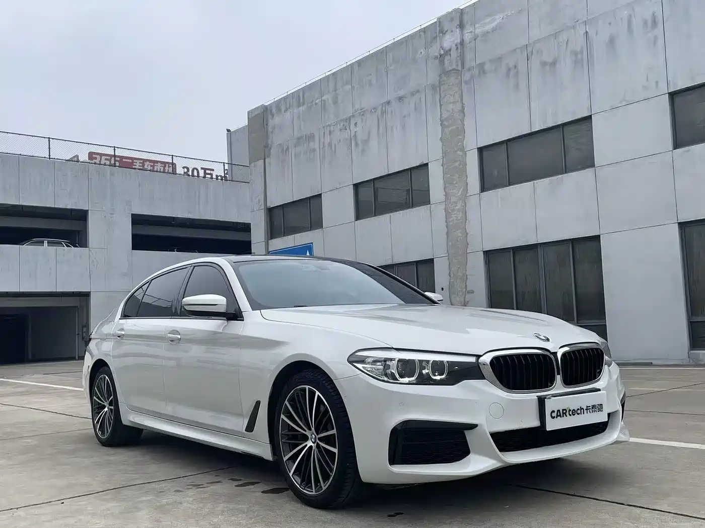 BMW 5 Series 2019 530Li Leading M Sport Package фото 3