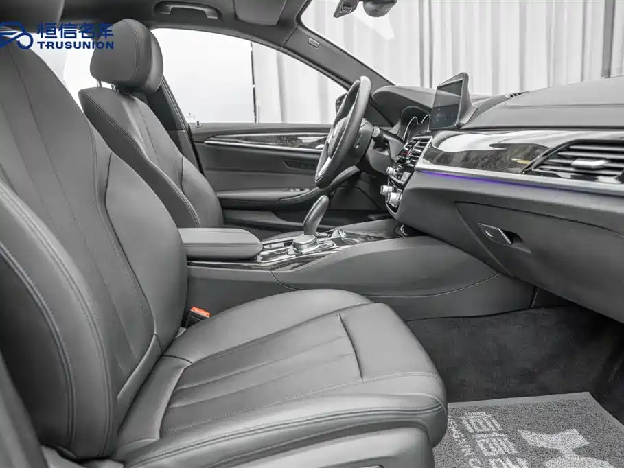 BMW 5 Series 2018 525Li M Sport Package фото 15
