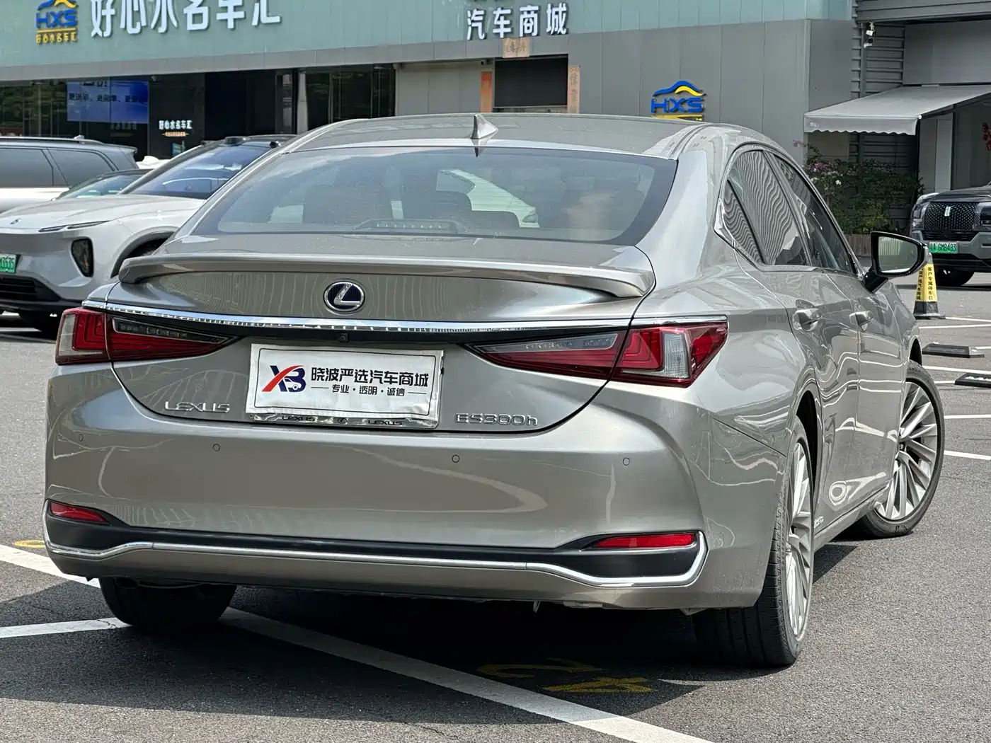 Фото 9 - Lexus ES