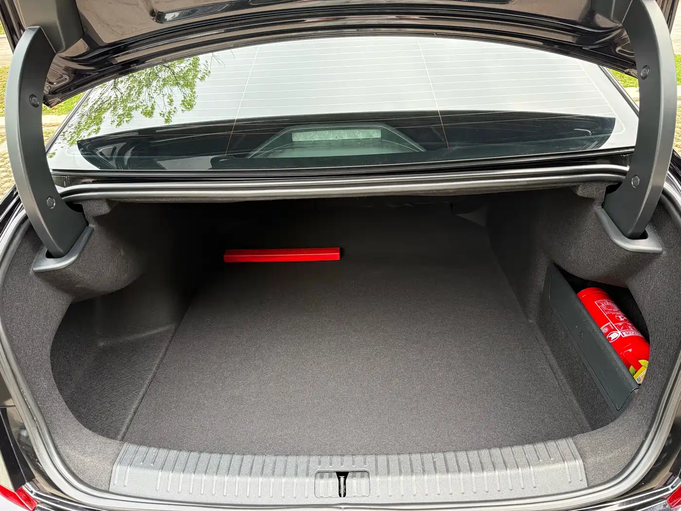 Volkswagen Passat 2022 330TSI Elite Edition фото 15