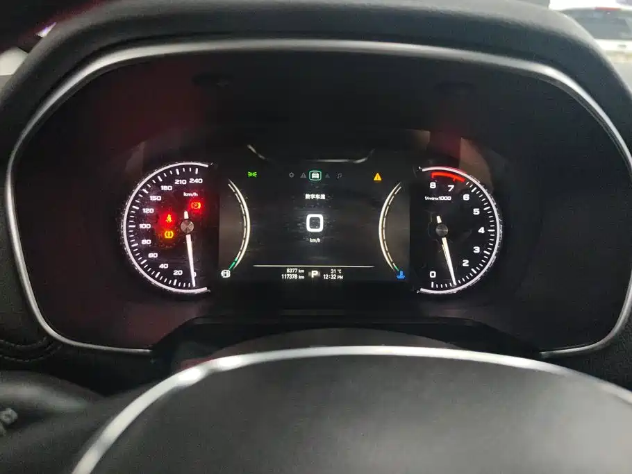 Фото 14 - Roewe RX5