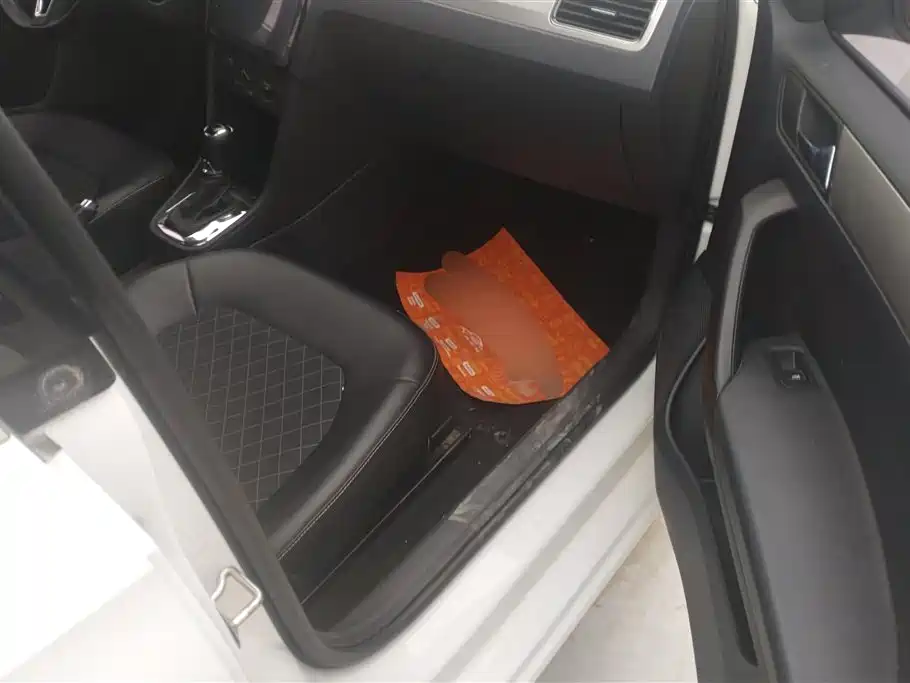Škoda Skoda Rapid Spaceback 2019 1.5L Automatic Comfort Edition фото 8