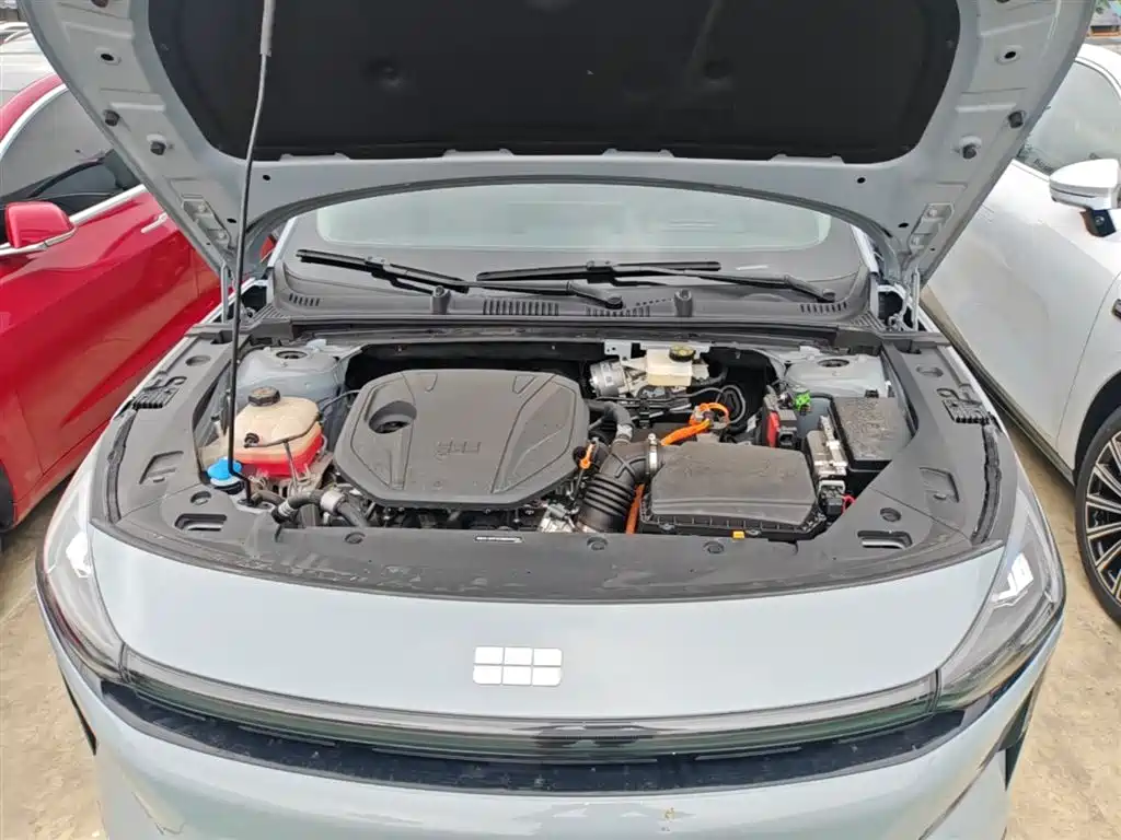 Geely Galaxy Galaxy L6 2025 EM-i 140km Explorer+ Edition фото 20
