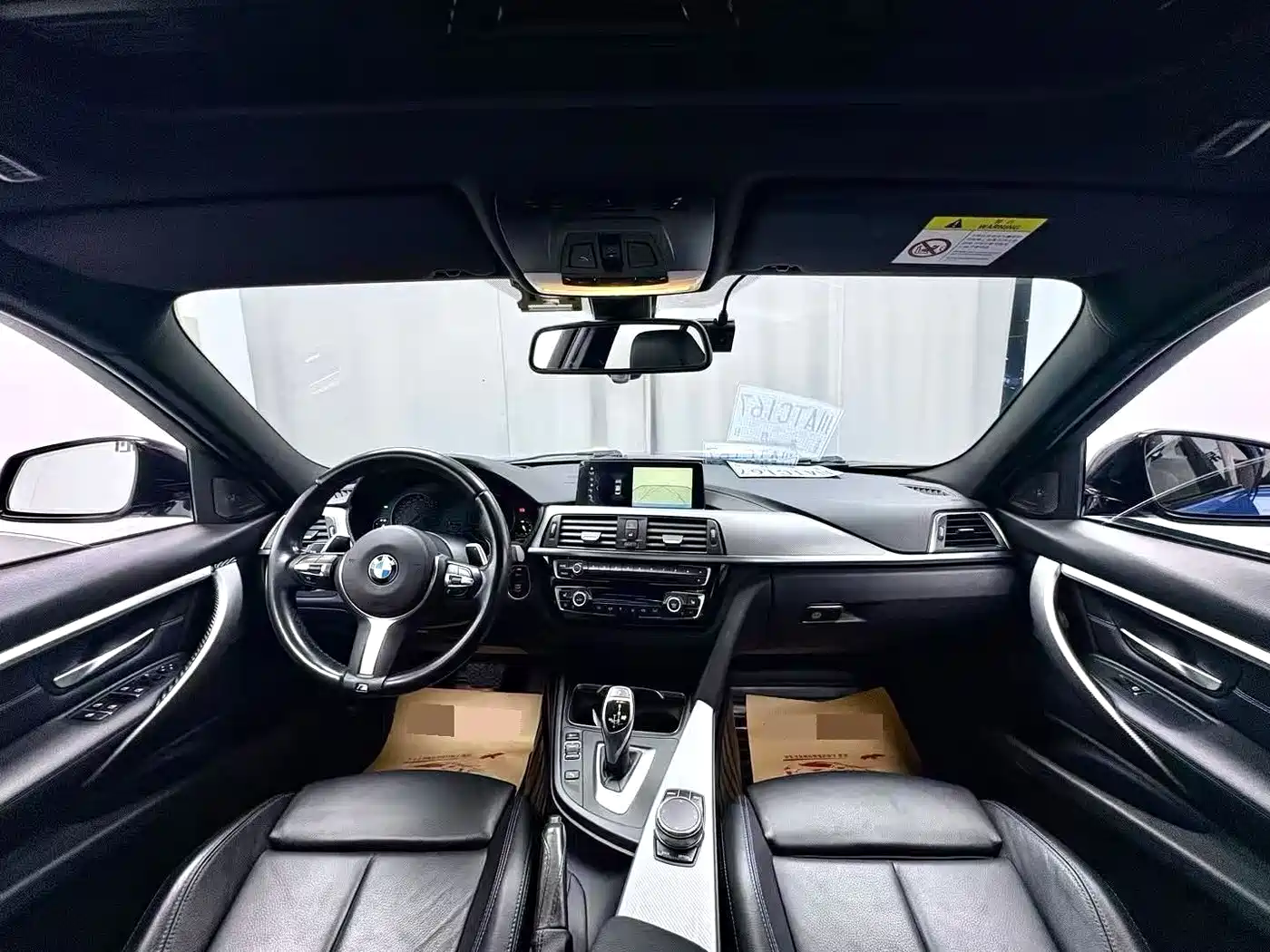 BMW 3 Series 2018 330i M Sport Black Night Edition фото 5