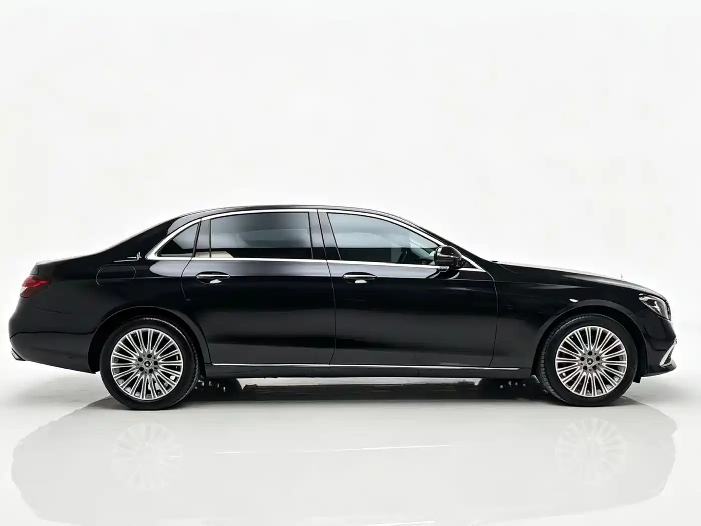 Mercedes-Benz E-Class 2023 E 300 L Fashion фото 8