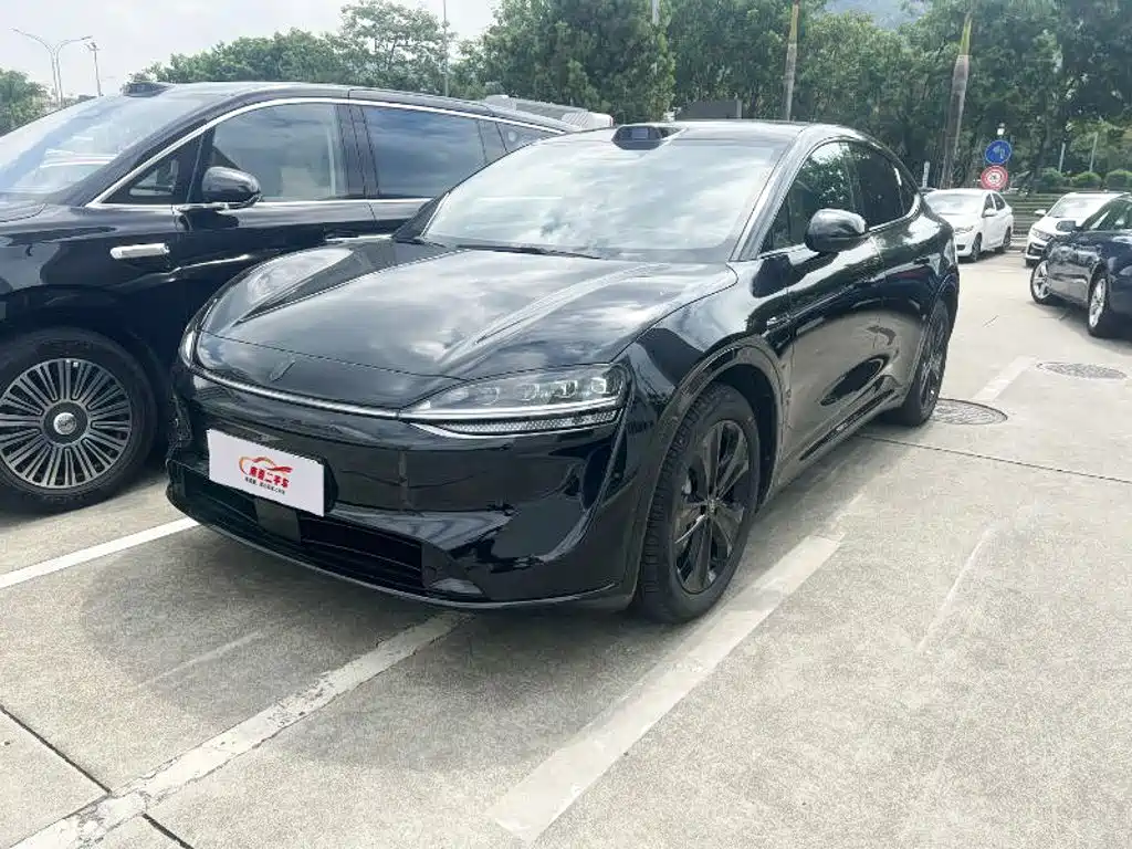 Фото 1 - Zhijie Luxeed R7