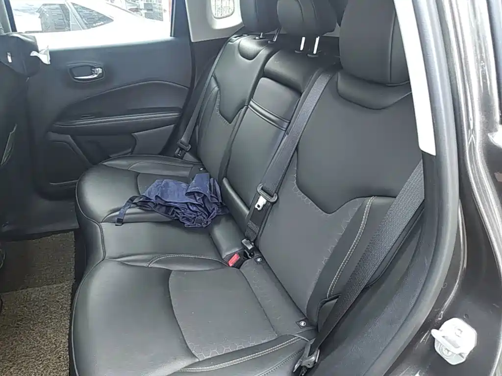 Фото 17 - Jeep Compass