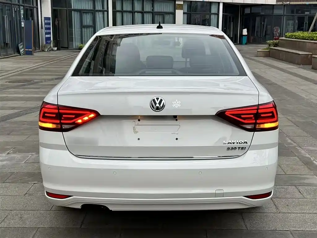 Volkswagen Lavida 2015 230TSI DSG Luxury Edition фото 6