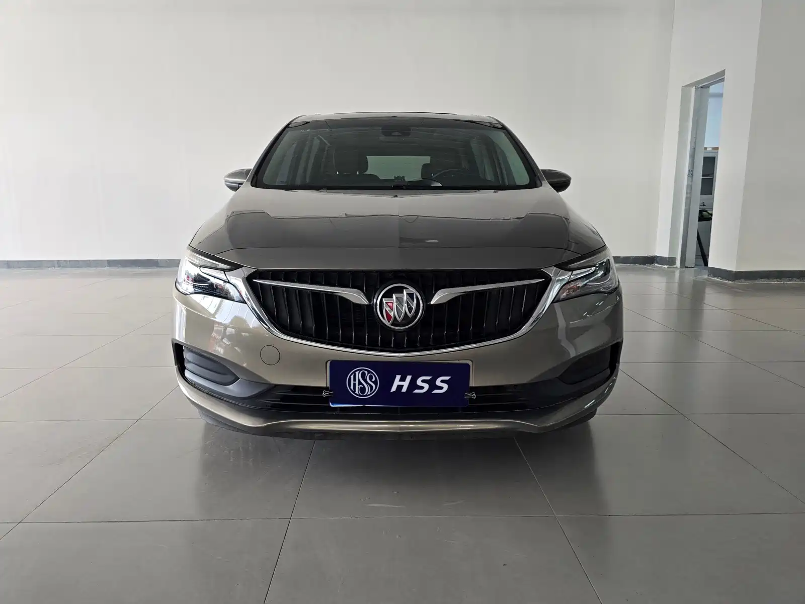 Photo 2 - Buick GL6