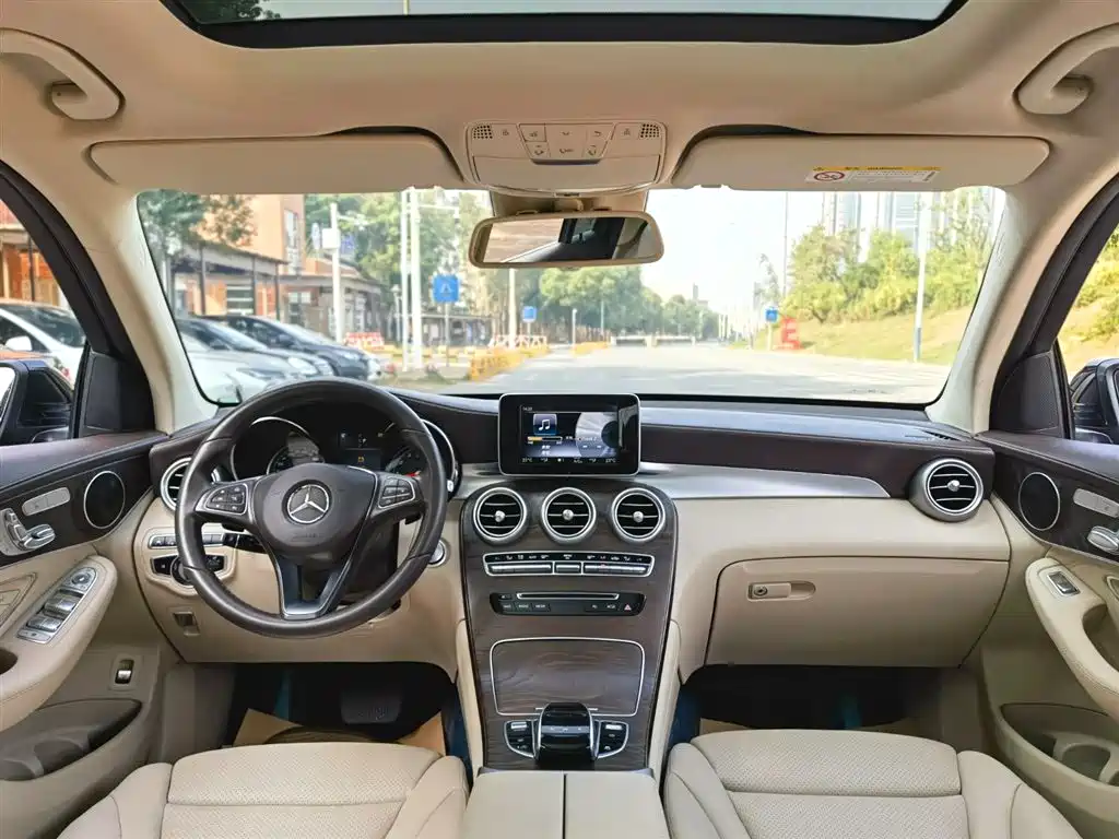 Mercedes-Benz GLC 2018 GLC 300 4MATIC Dynamic фото 8