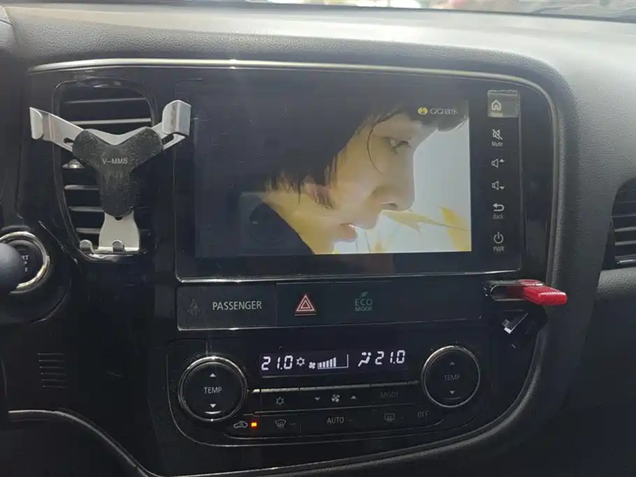 MITSUBISHI OUTLANDER