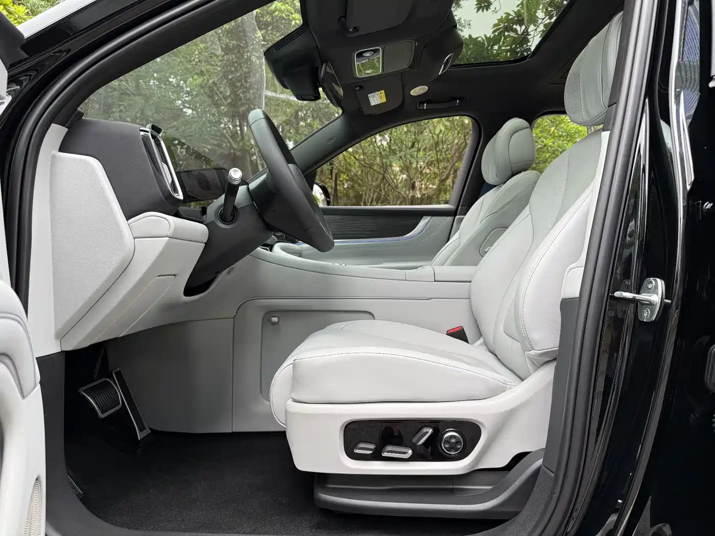 AITO Wenjie AITO M9 2025 Extended Range Ultra 52kWh 6-Seater фото 14