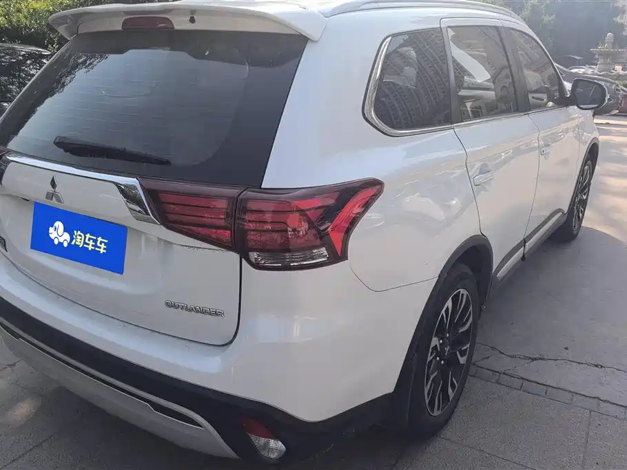 MITSUBISHI OUTLANDER