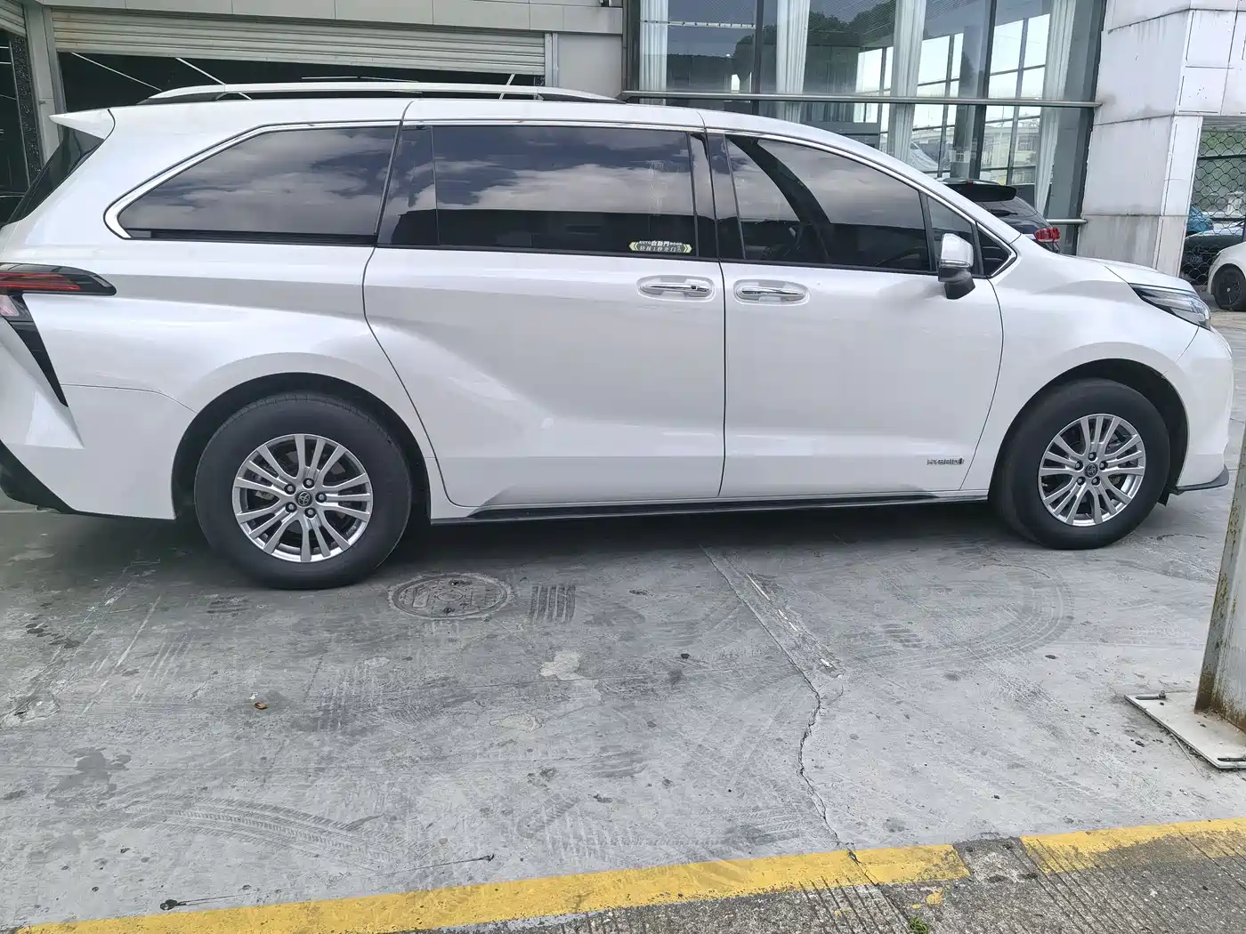 Toyota Sienna 2021 2.5L Hybrid Luxury Edition фото 4