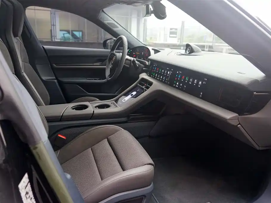 Porsche Taycan 2022 Taycan 4S Cross Turismo фото 6