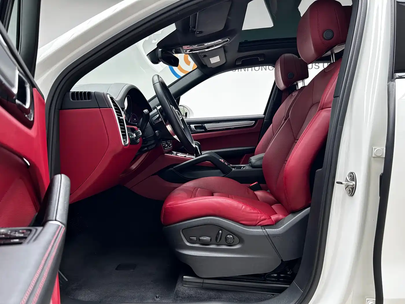 Porsche Cayenne New Energy 2023 Cayenne E-Hybrid 2.0T Platinum Edition фото 6