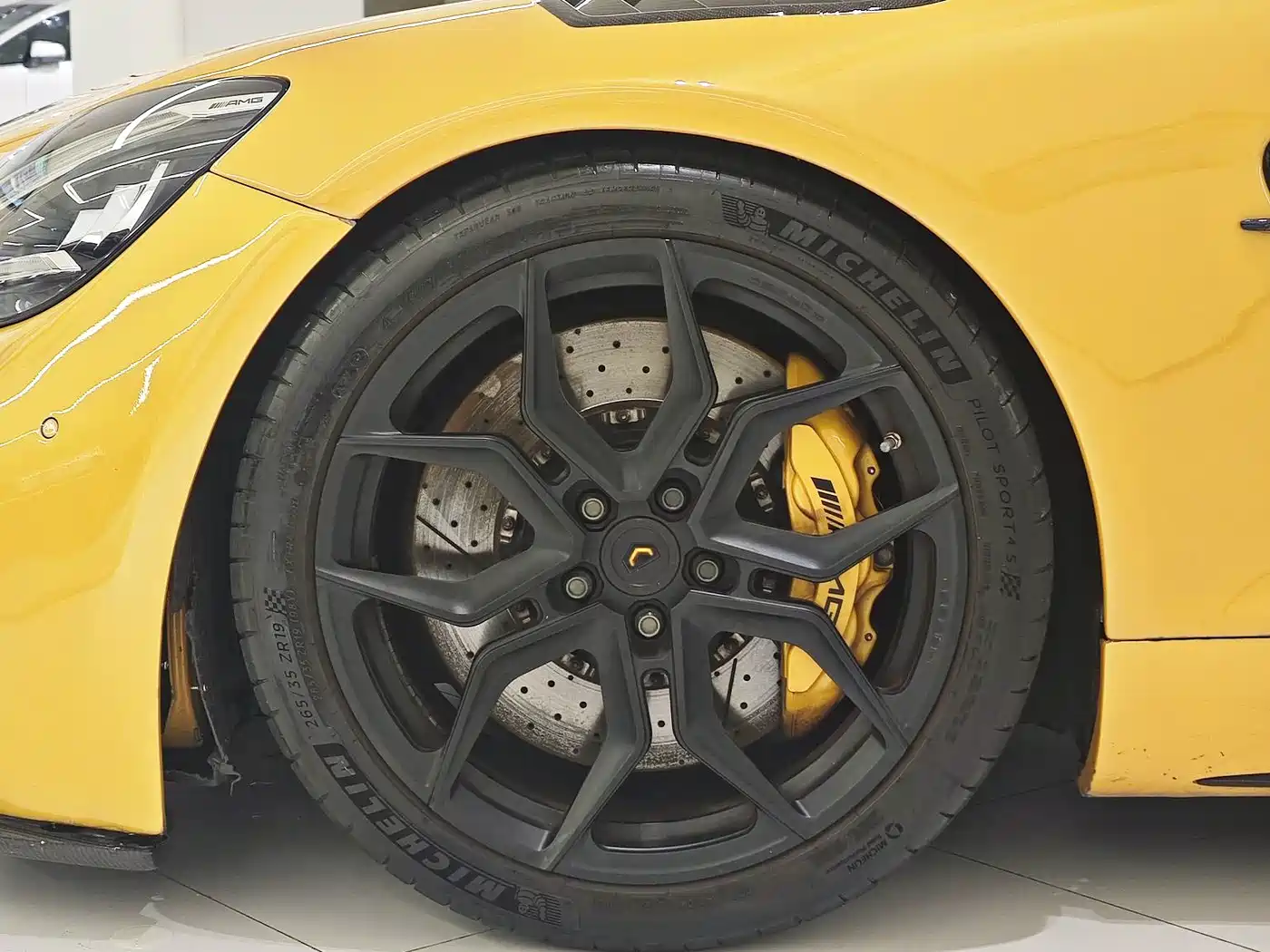 Photo 8 - Mercedes-Benz AMG GT