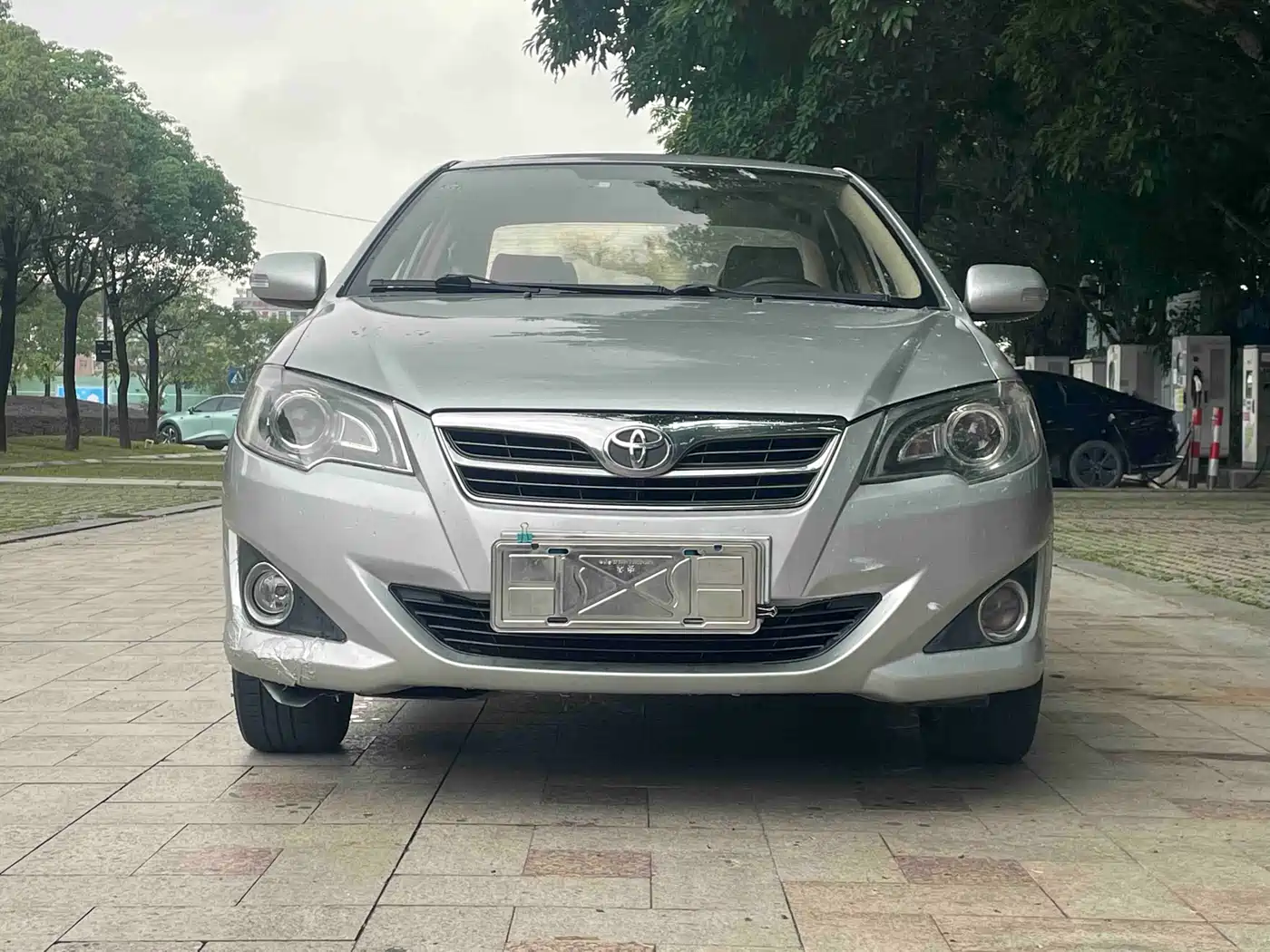 Toyota Corolla 2013 1.6L Automatic Luxury фото 2