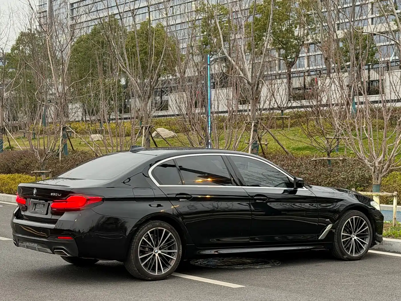 BMW 5 Series 2021 530Li Leading M Sport Package фото 9