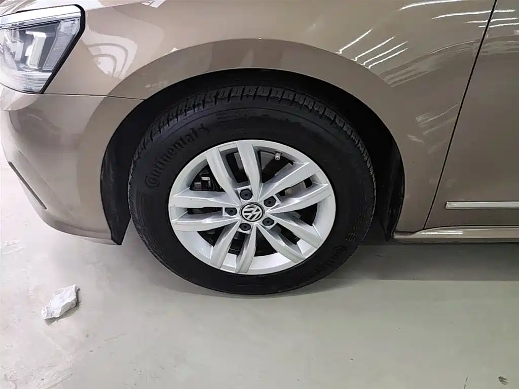 Volkswagen Passat 2016 330TSI DSG Honor Edition фото 23