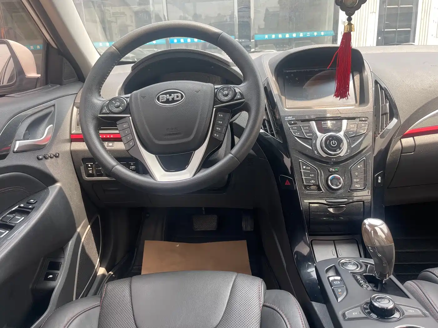 BYD Qin New Energy 2014 1.5T Cool Black Knight Flagship фото 11