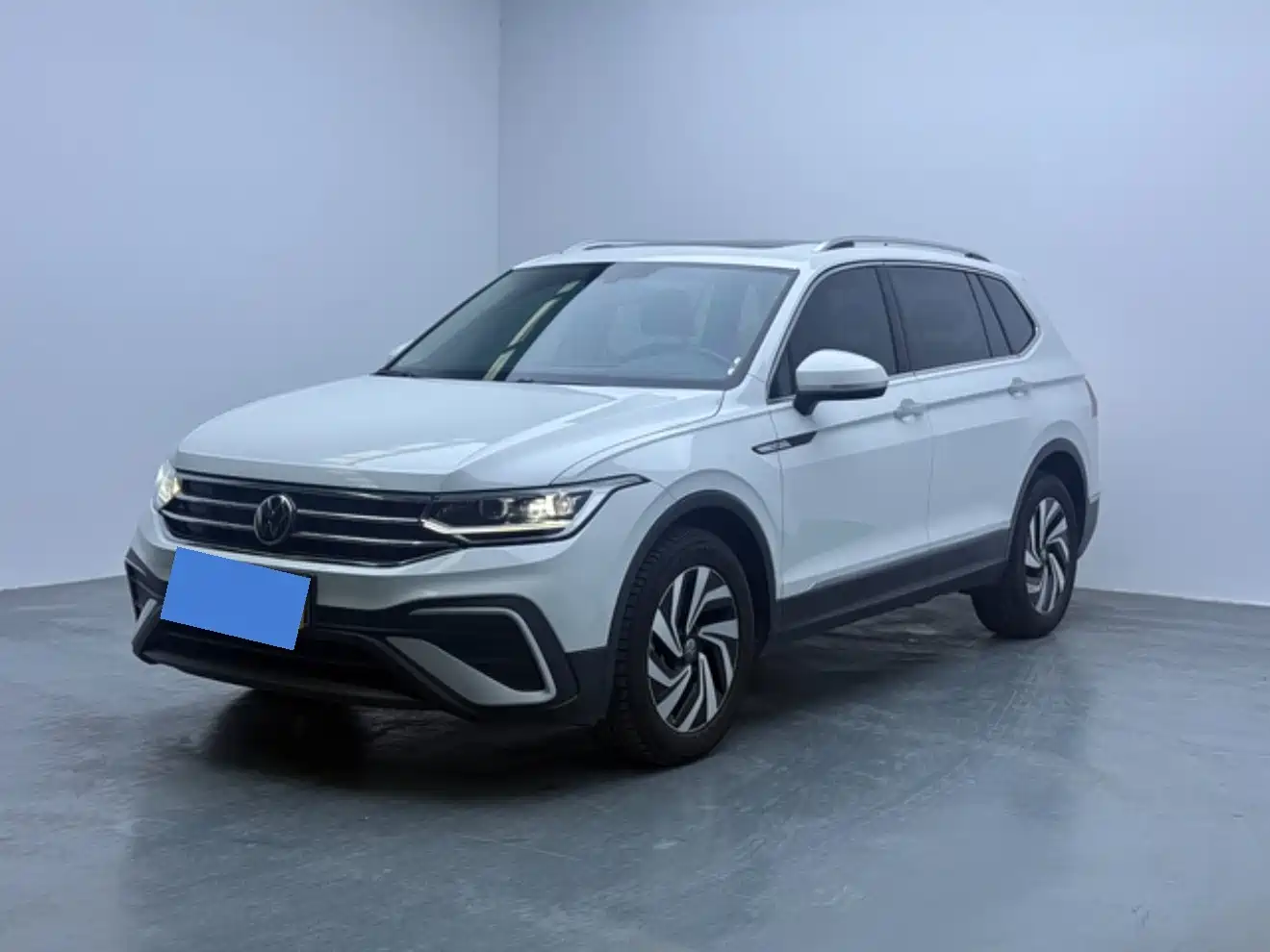 Фото 1 - Volkswagen Tiguan L