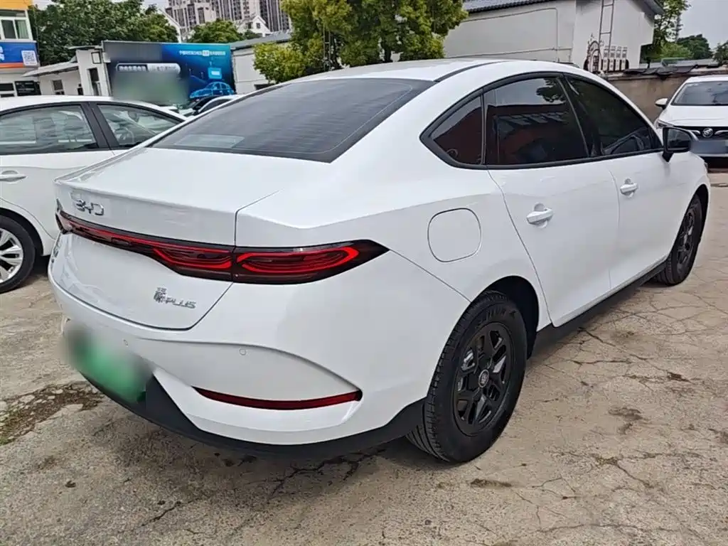 BYD Qin PLUS 2025 DM-i Smart Drive 55KM Leader фото 7