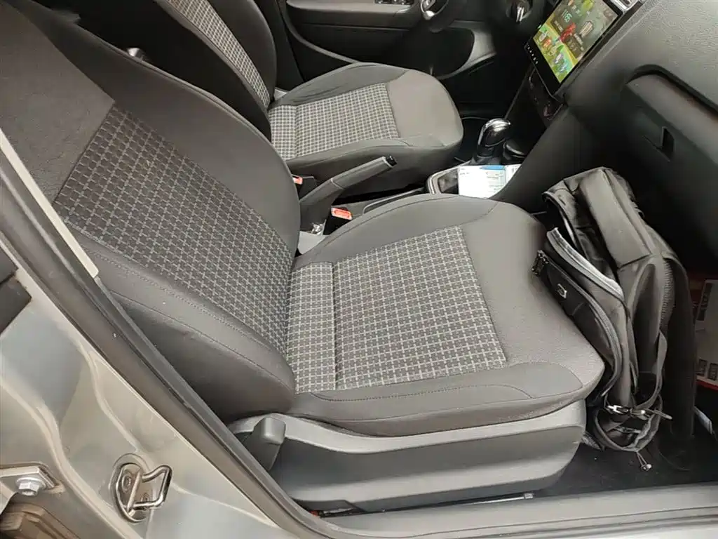 Volkswagen Polo 2014 1.4L Automatic Comfort Edition фото 25