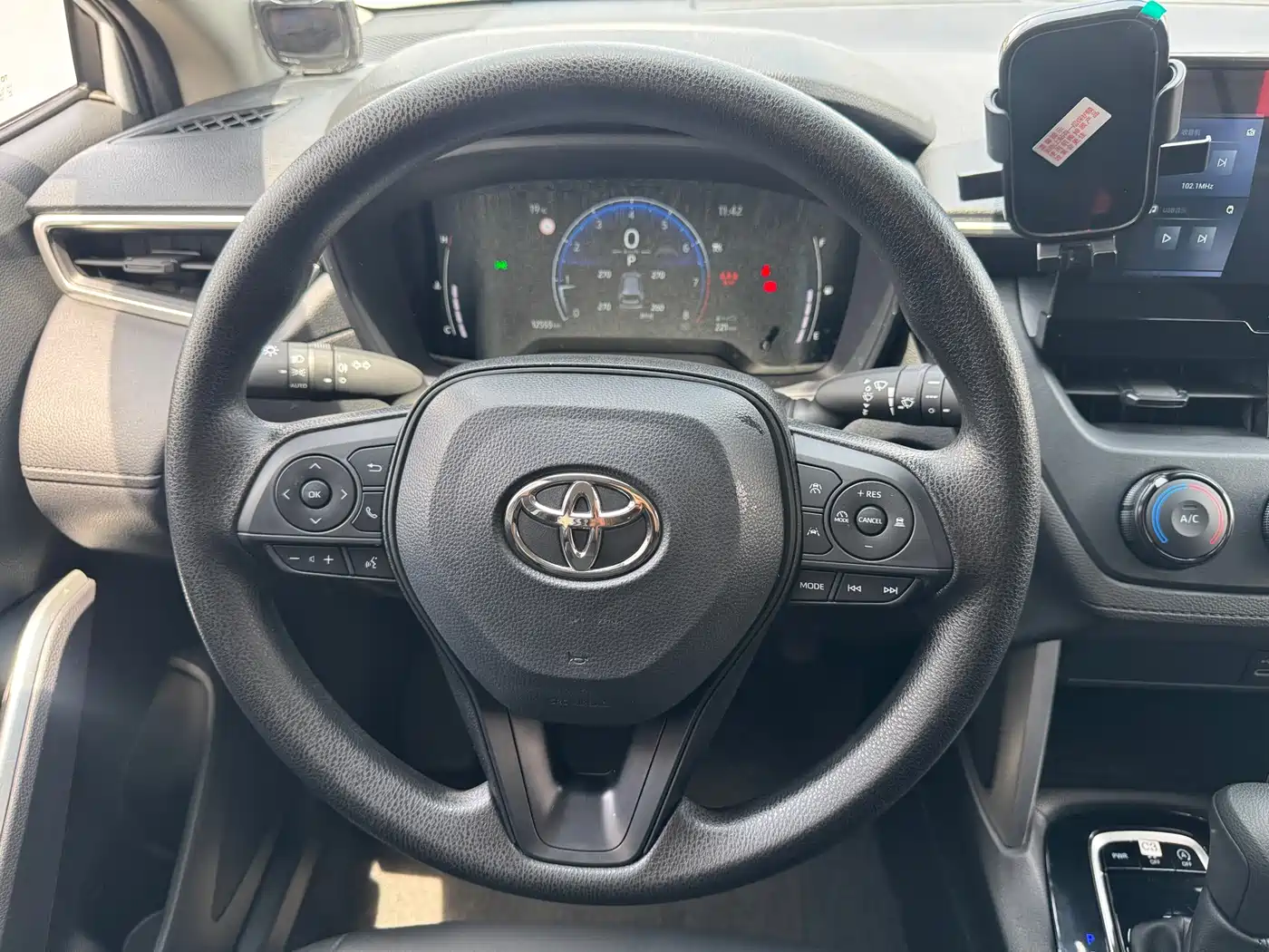 Toyota Corolla Cross 2024 Model 2.0L Pioneer Edition фото 16