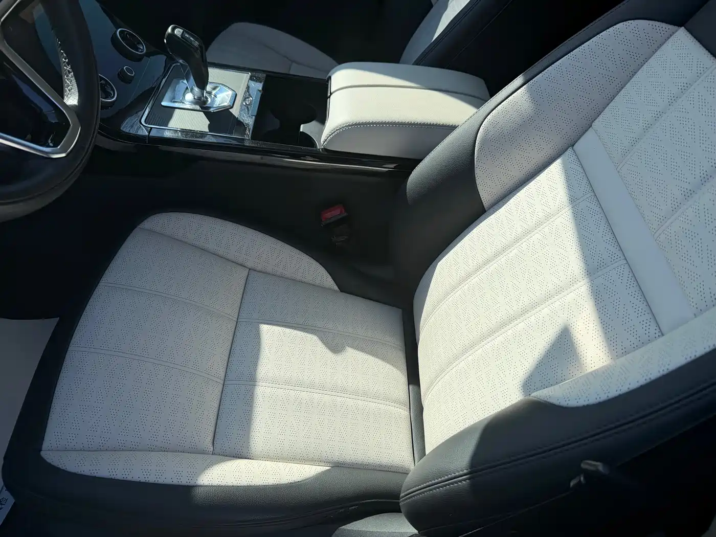 Land Rover Range Rover Evoque 2021 Range Rover Evoque L 249PS R-Dynamic First Edition Launch Edition фото 8